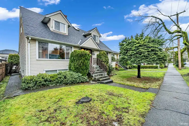 3015 E 45TH AVENUE - photo 1 of 40