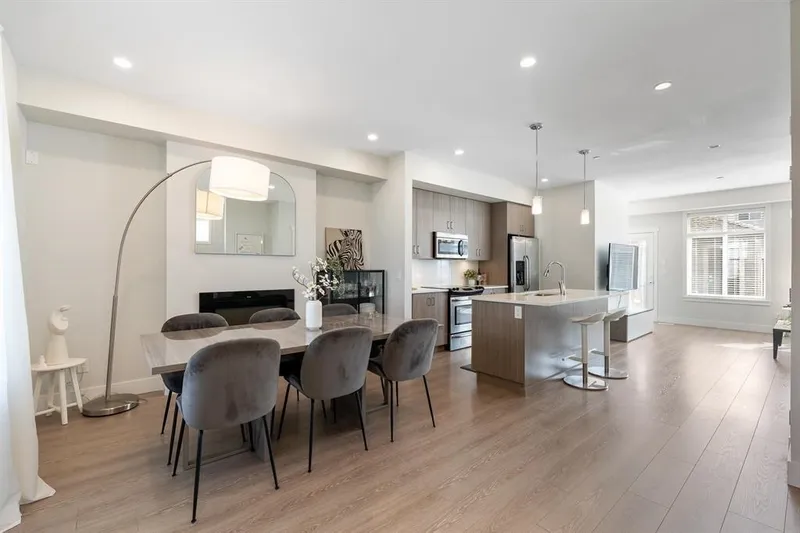 20422 84 AVENUE - photo 4 of 25