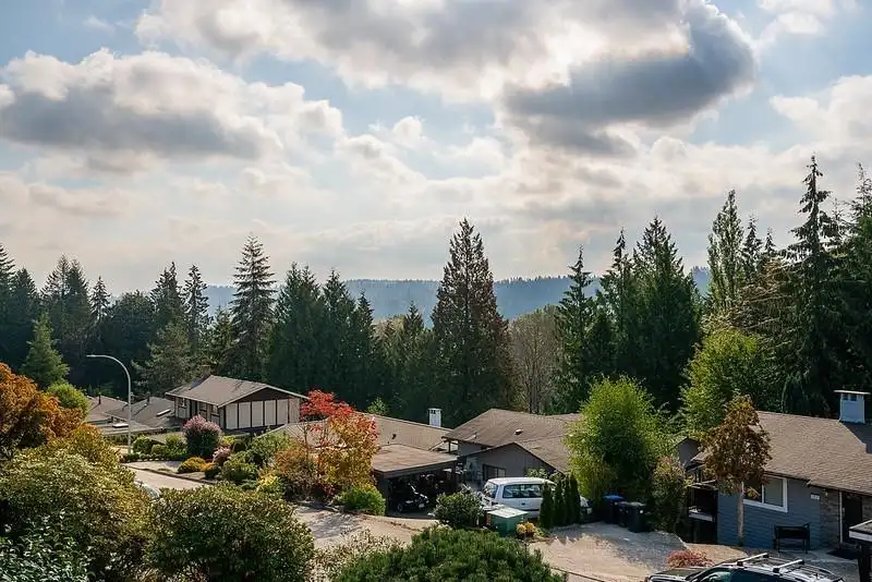 207 HARVARD DRIVE - photo 3 of 35
