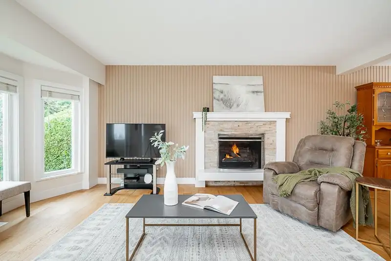 207 HARVARD DRIVE - photo 4 of 35