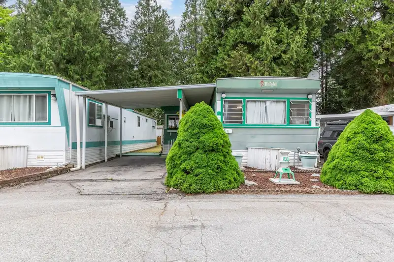 55 21163 LOUGHEED HIGHWAY - photo 1 of 29