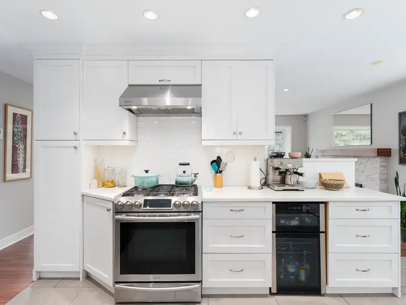 1355 TATLOW AVENUE - photo 3 of 34
