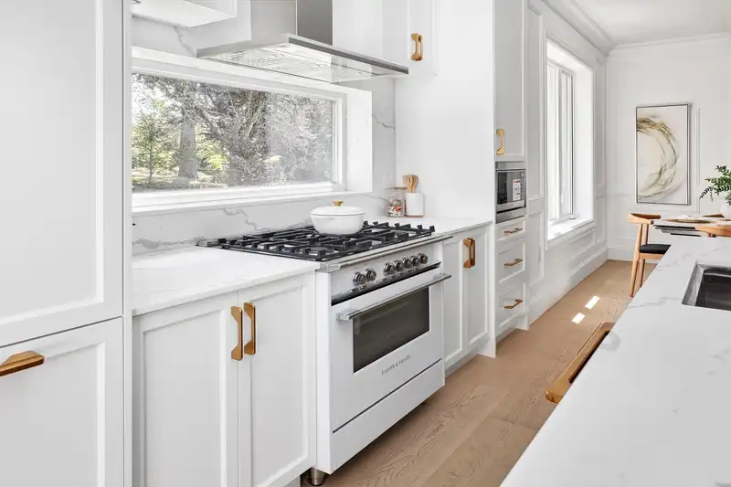 5081 CROWN AVENUE - photo 4 of 16