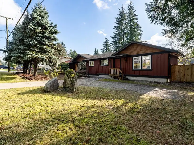 2194 HAVERSLEY AVENUE - photo 1 of 40
