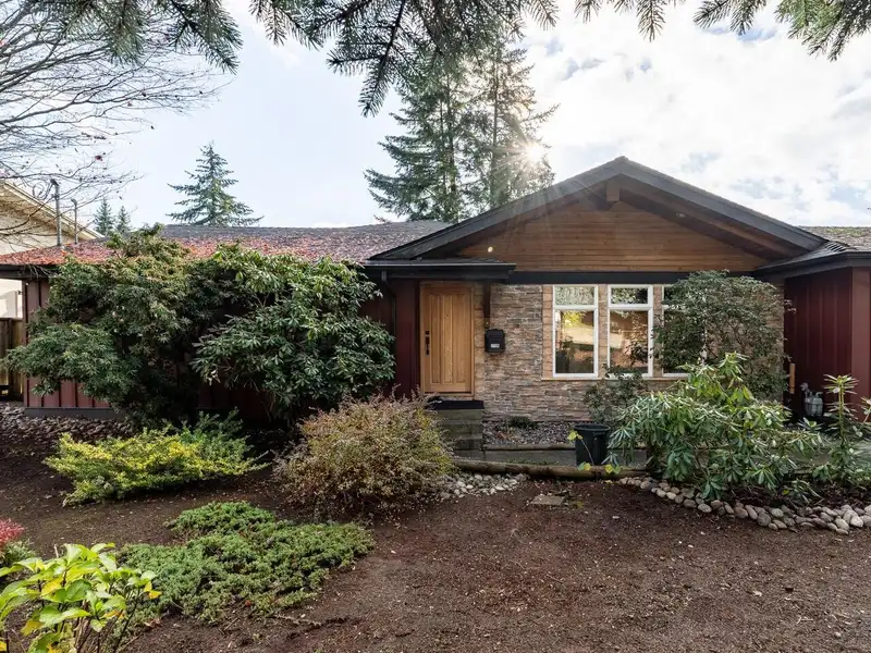 2194 HAVERSLEY AVENUE - photo 3 of 40
