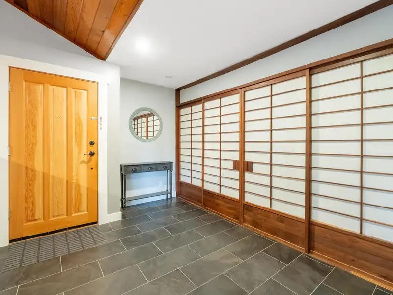 2194 HAVERSLEY AVENUE - photo 4 of 40
