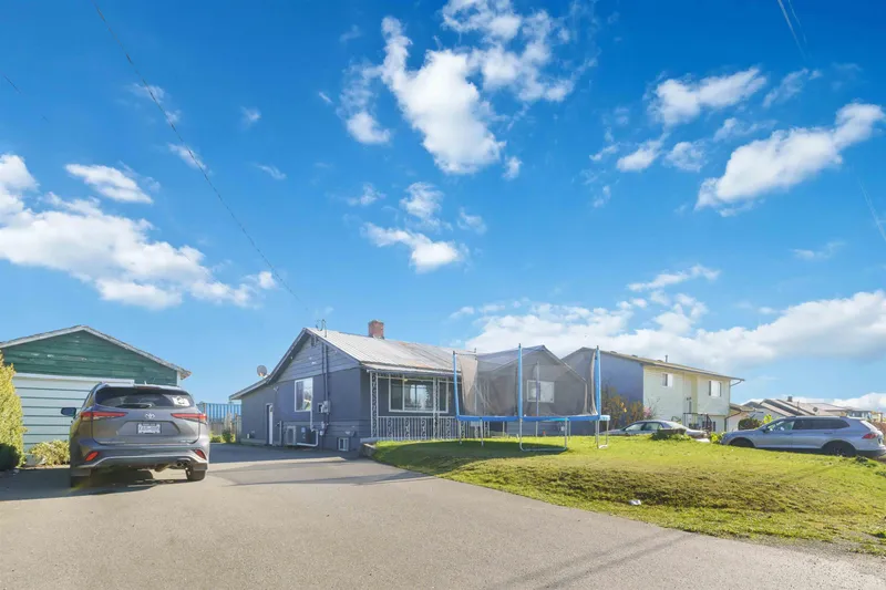 1860 QUEEN STREET - photo 1 of 10