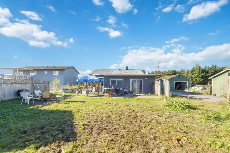 1860 QUEEN STREET - photo 3 of 10