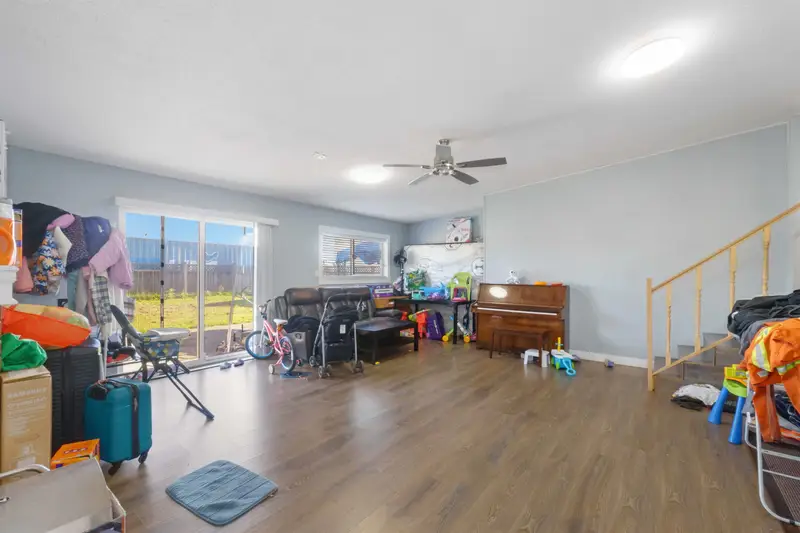 1860 QUEEN STREET - photo 4 of 10