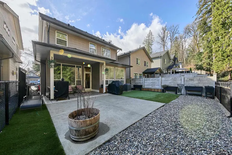 13032 237A STREET - photo 2 of 25