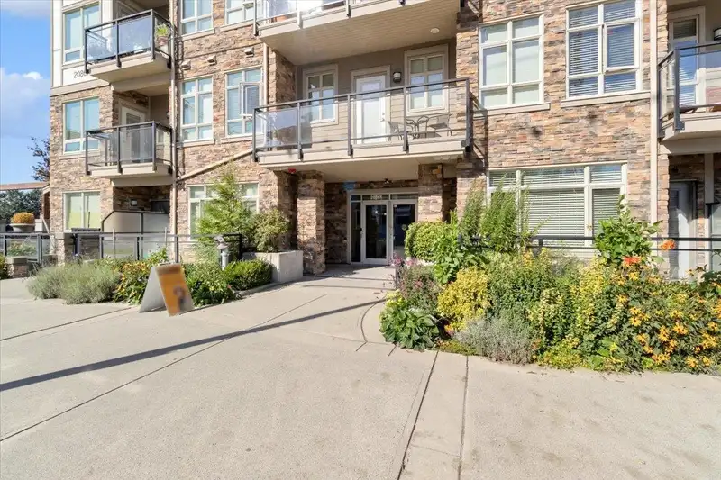 202 20861 83 AVENUE - photo 2 of 25