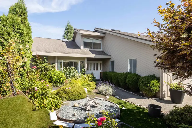 880 164A STREET - photo 2 of 39