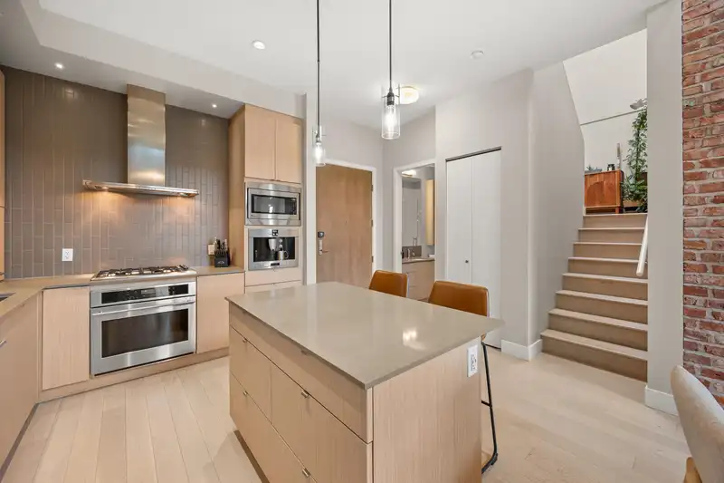 414 262 SALTER STREET - photo 3 of 40