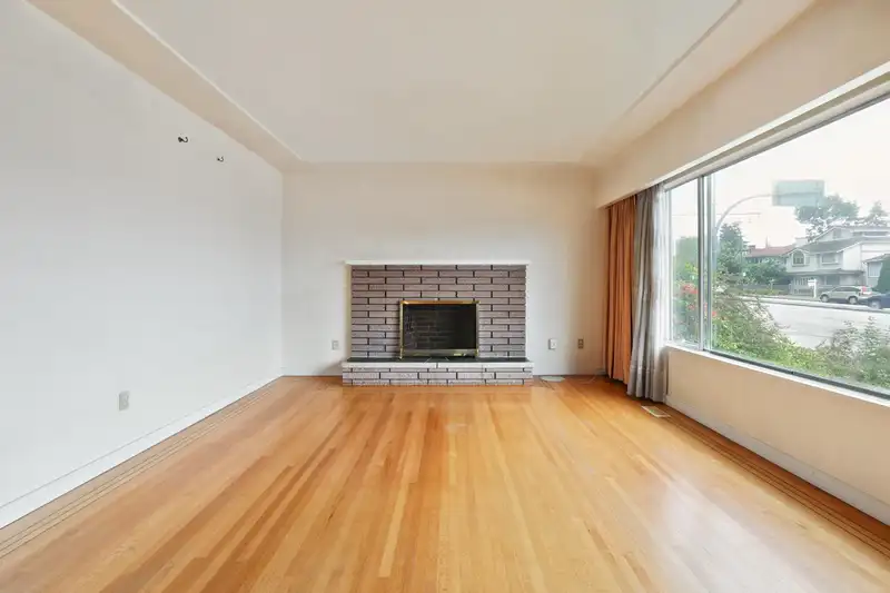2894 MCGILL STREET - photo 2 of 8