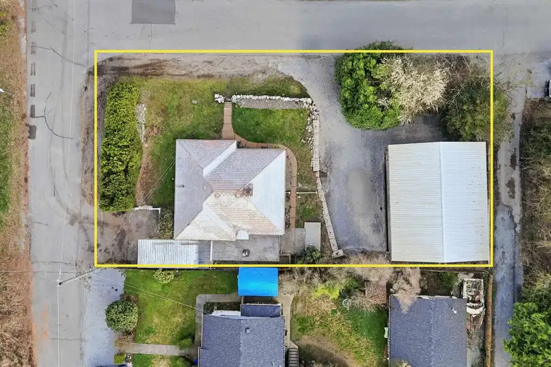 7489 MAPLE STREET - photo 2 of 23