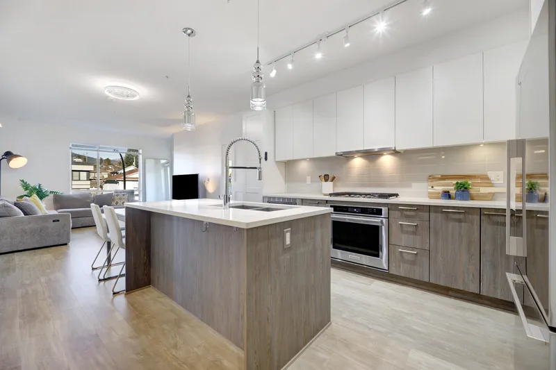 306 625 E 3RD STREET - photo 1 of 25