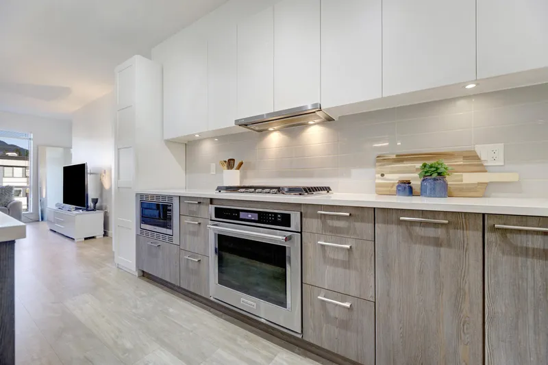 306 625 E 3RD STREET - photo 3 of 25