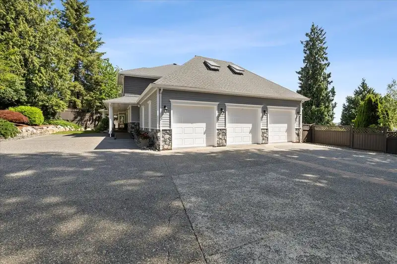 16248 59 AVENUE - photo 3 of 40