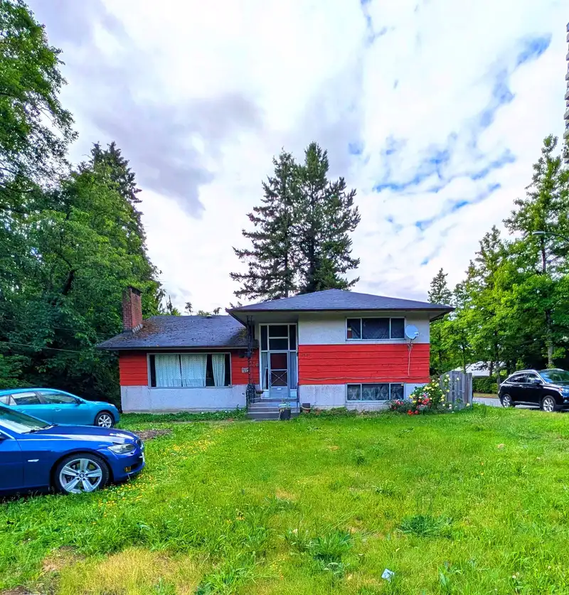 13321 108 AVENUE - photo 2 of 6