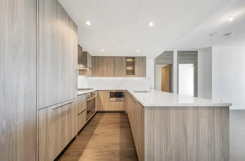 1703 9887 WHALLEY BOULEVARD - photo 2 of 27
