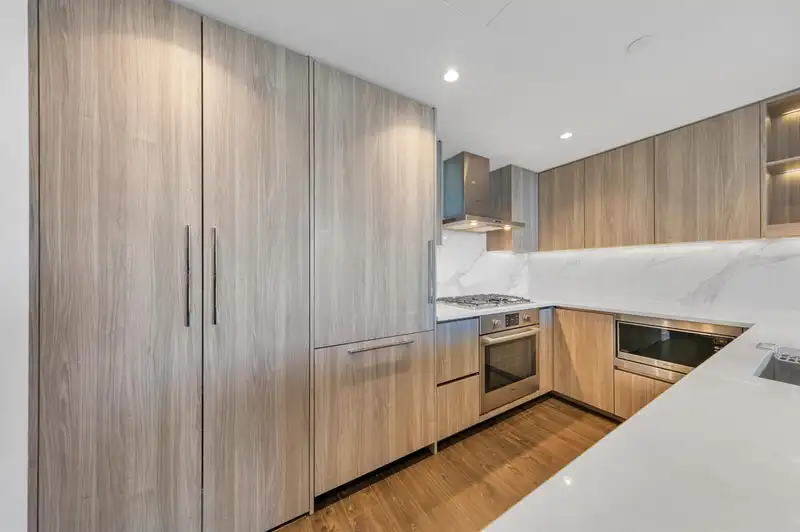1703 9887 WHALLEY BOULEVARD - photo 3 of 27