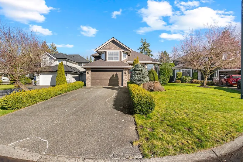 14788 31 AVENUE - photo 2 of 25