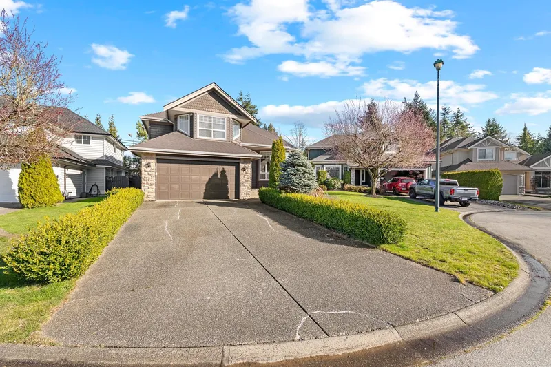 14788 31 AVENUE - photo 3 of 25