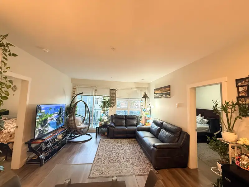 213 10838 WHALLEY BOULEVARD - photo 4 of 25