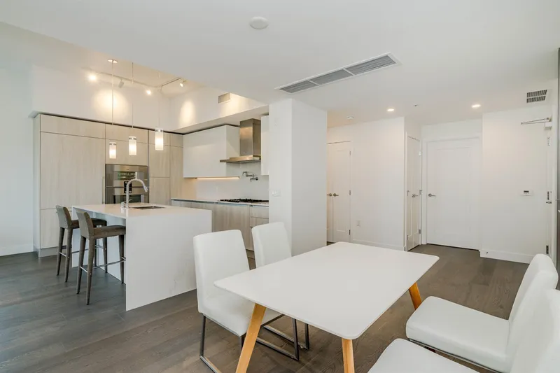 602 477 W 59TH AVENUE - photo 3 of 25