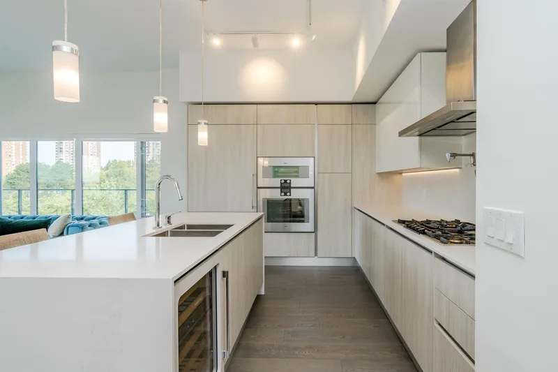 602 477 W 59TH AVENUE - photo 4 of 25