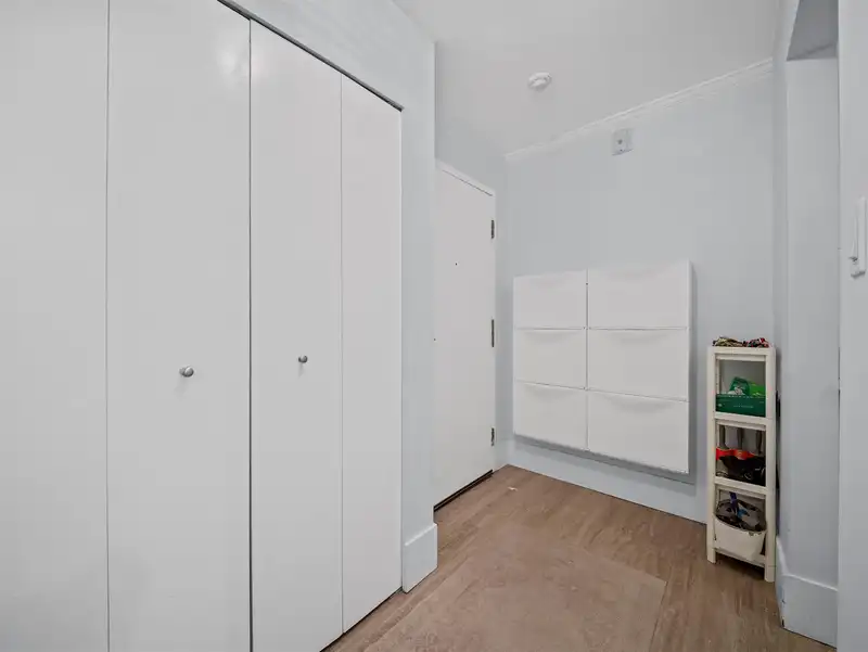 210 141 W 13TH STREET - photo 4 of 26