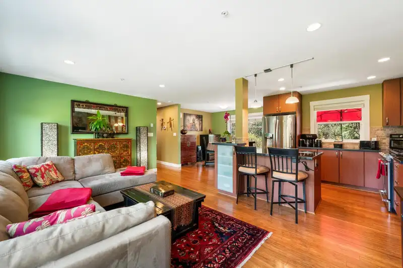 8 22206 124 AVENUE - photo 4 of 40