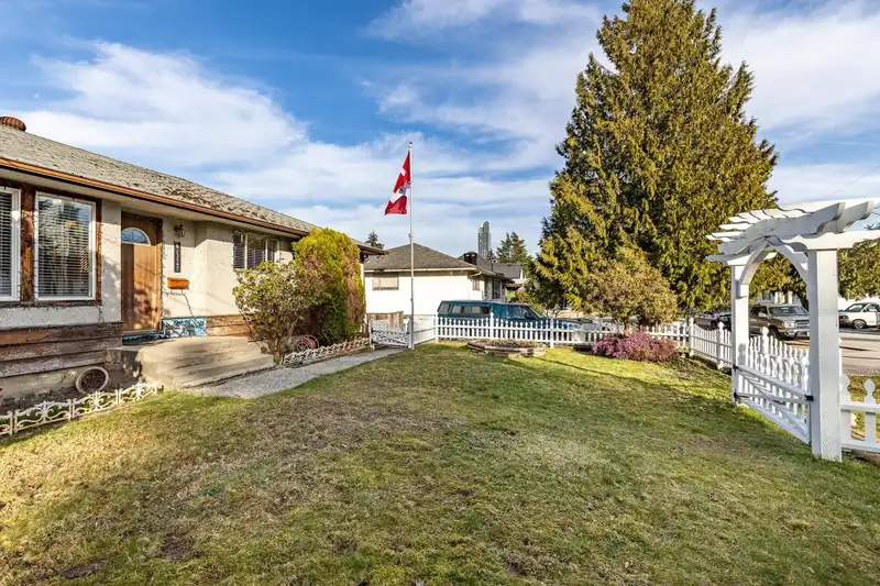 13147 106A AVENUE - photo 2 of 39
