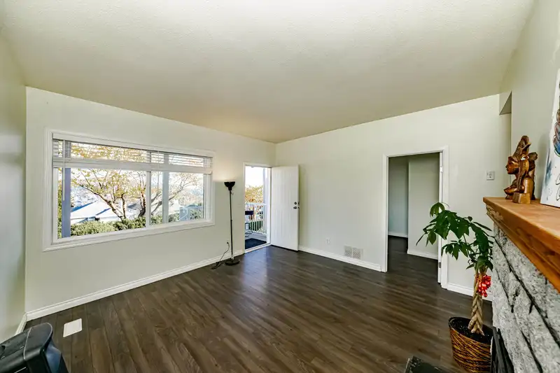 13 ELLESMERE AVENUE - photo 4 of 28