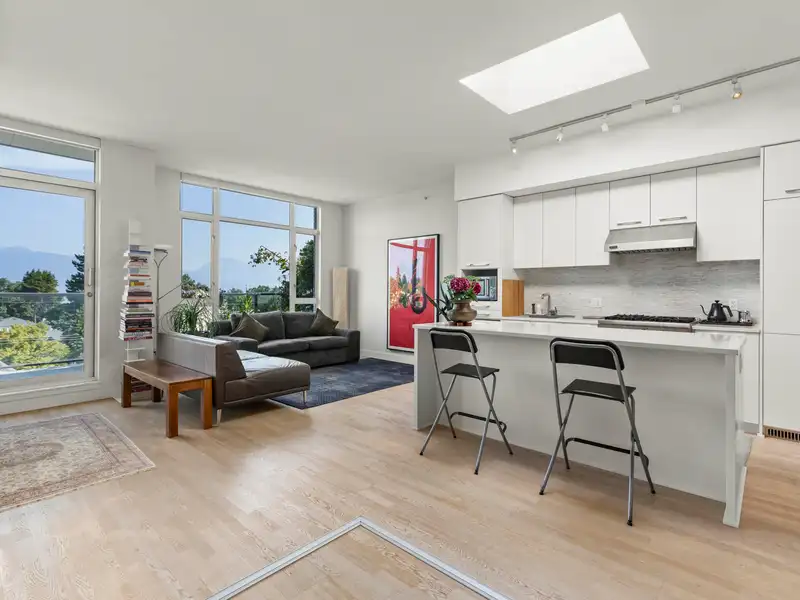 401 4355 W 10TH AVENUE - photo 2 of 40