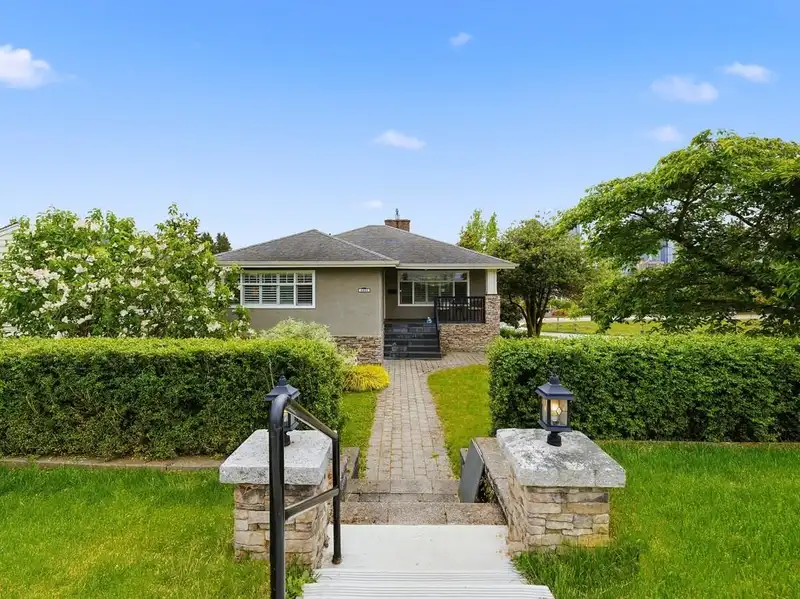 4802 VENABLES STREET - photo 2 of 35