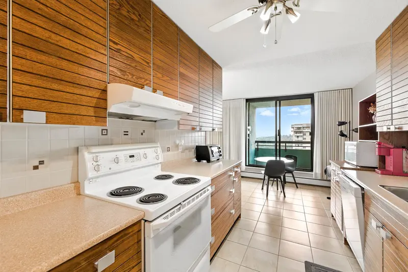 2403 3737 BARTLETT COURT - photo 4 of 25