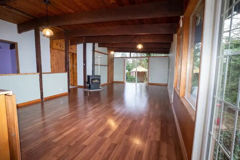 21053 47 AVENUE - photo 4 of 20