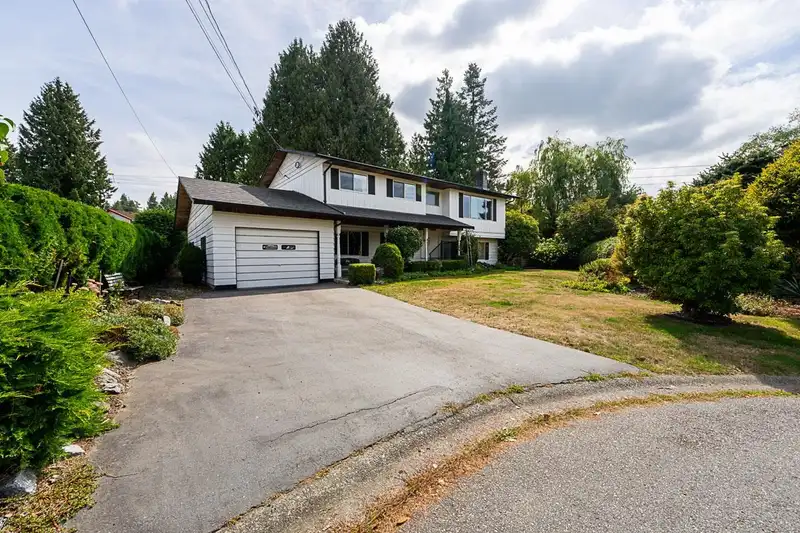 11142 PATRICIA DRIVE DRIVE - photo 2 of 25