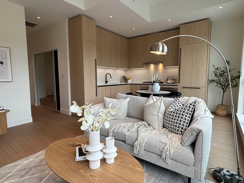 601 2235 E BROADWAY - photo 2 of 15