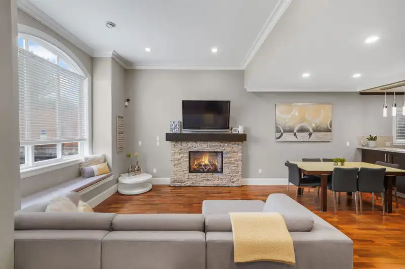 7251 KITCHENER STREET - photo 4 of 34
