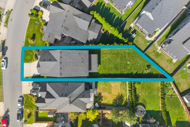 35985 EMILY CARR CRESCENT - photo 2 of 40