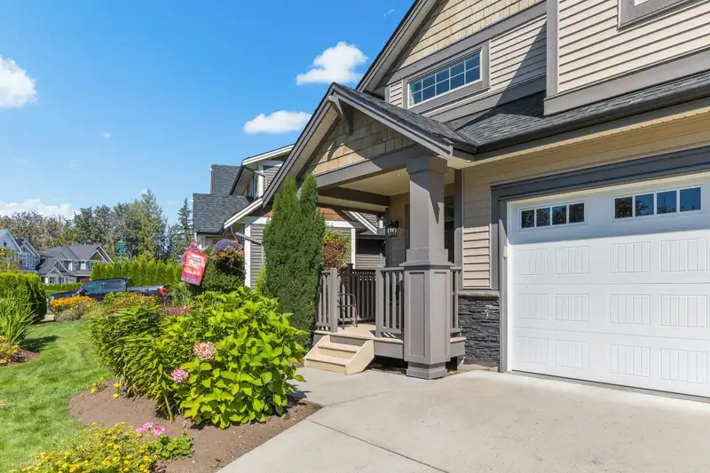 35985 EMILY CARR CRESCENT - photo 4 of 40