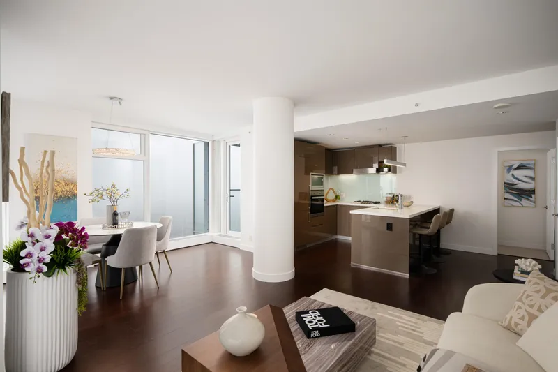 4607 777 RICHARDS STREET - photo 2 of 25