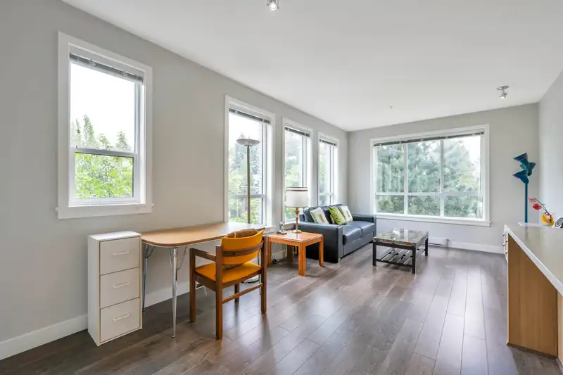 204 15388 105 AVENUE - photo 3 of 34
