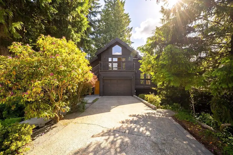 1048 TOBERMORY WAY - photo 2 of 31