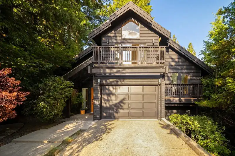 1048 TOBERMORY WAY - photo 3 of 31