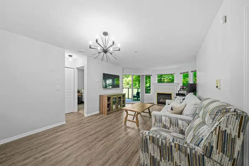 216 7139 18TH AVENUE - photo 3 of 21