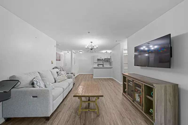 216 7139 18TH AVENUE - photo 4 of 21