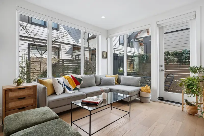 4419 WELWYN STREET - photo 2 of 22